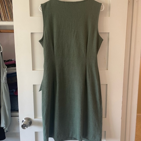 Green dress - Picture 6 of 6